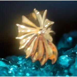 Dauplaise Gold Tone Scarf Shawl Clip Sun Shaped